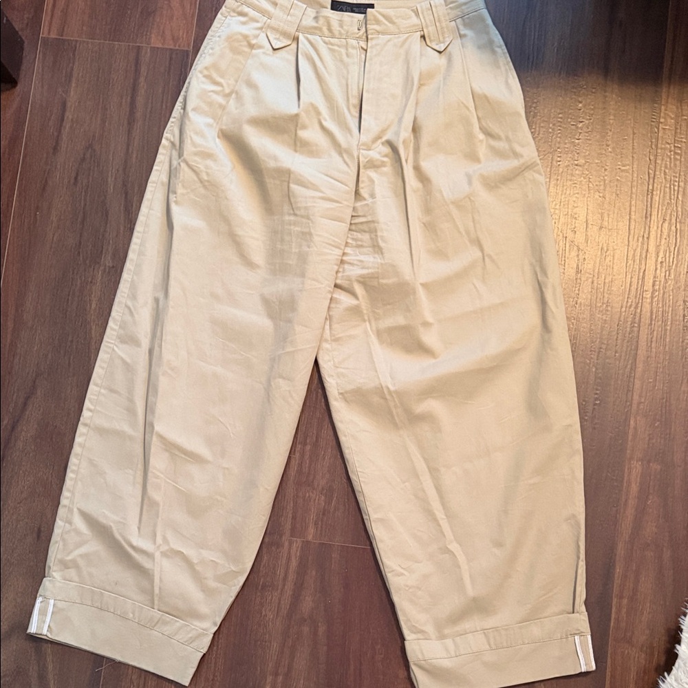 Men's Relaxed Pleated Chino Pants in Khaki